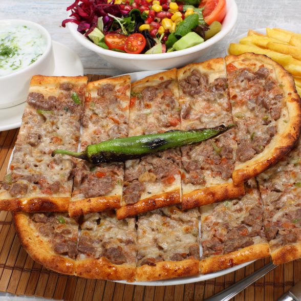 Kuşbaşılı Kaşarlı Pide